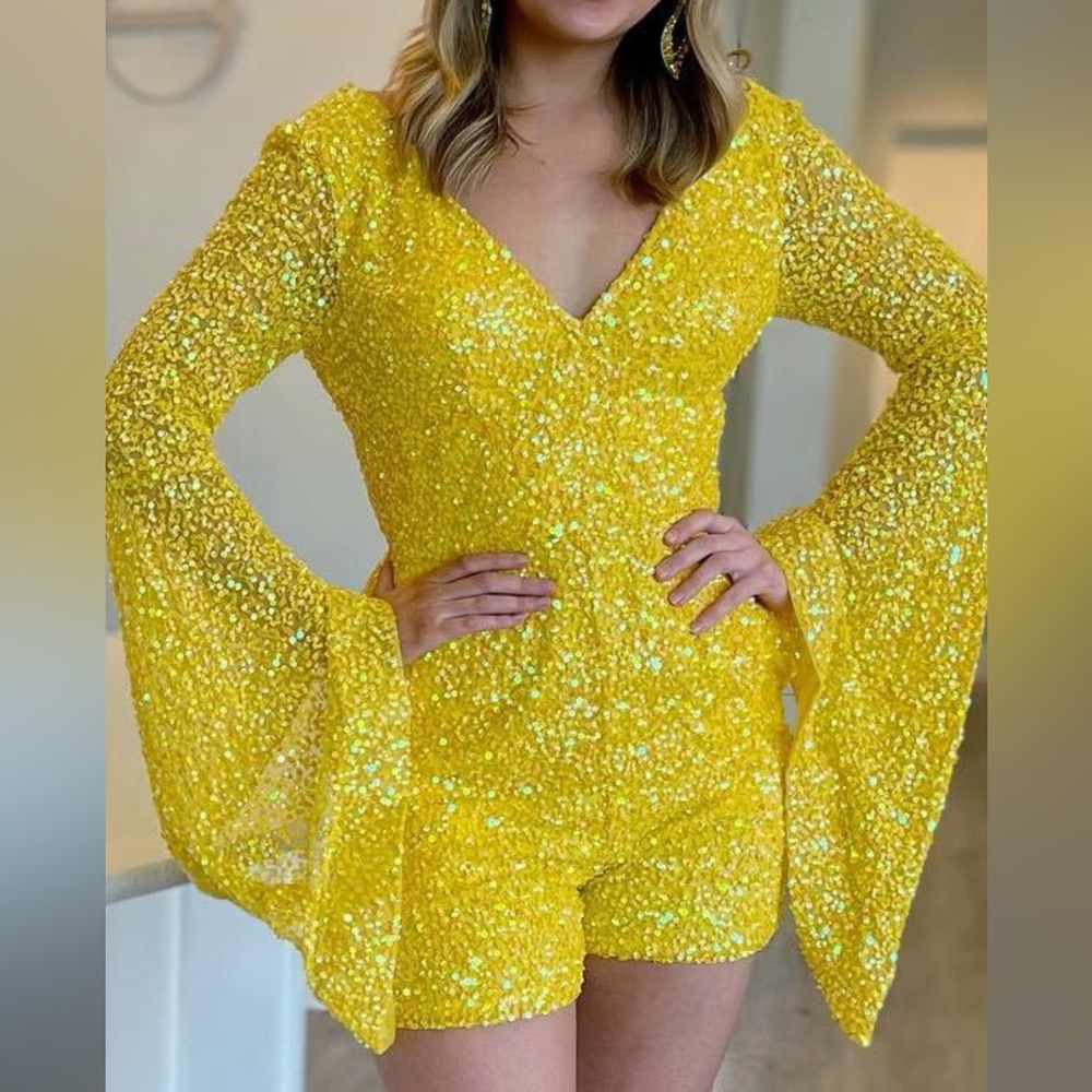 Ashley Lauren size 0 yellow Sequin Romper